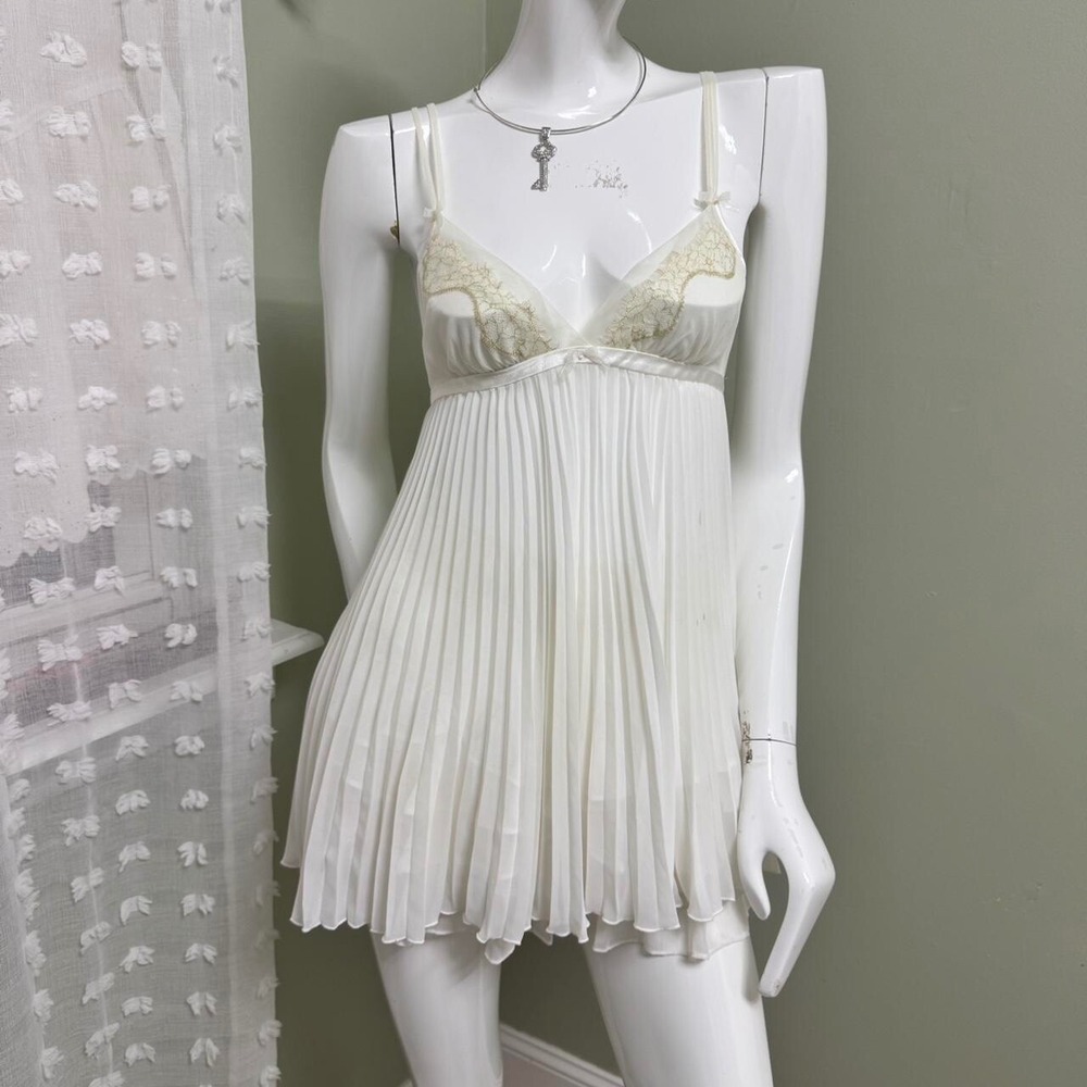 Betsey Johnson White Pleated Lace‎ Babydoll Lingerie – Size Small